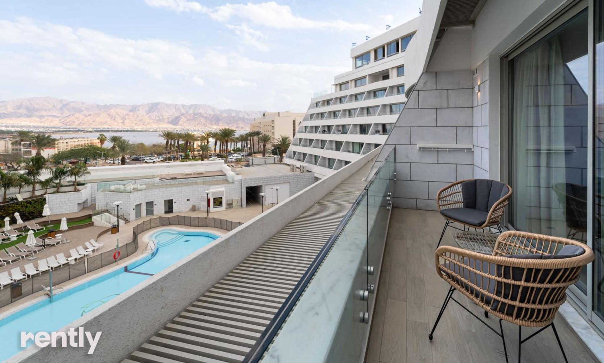 Sea side "lavender" apartment - by Rently view 2