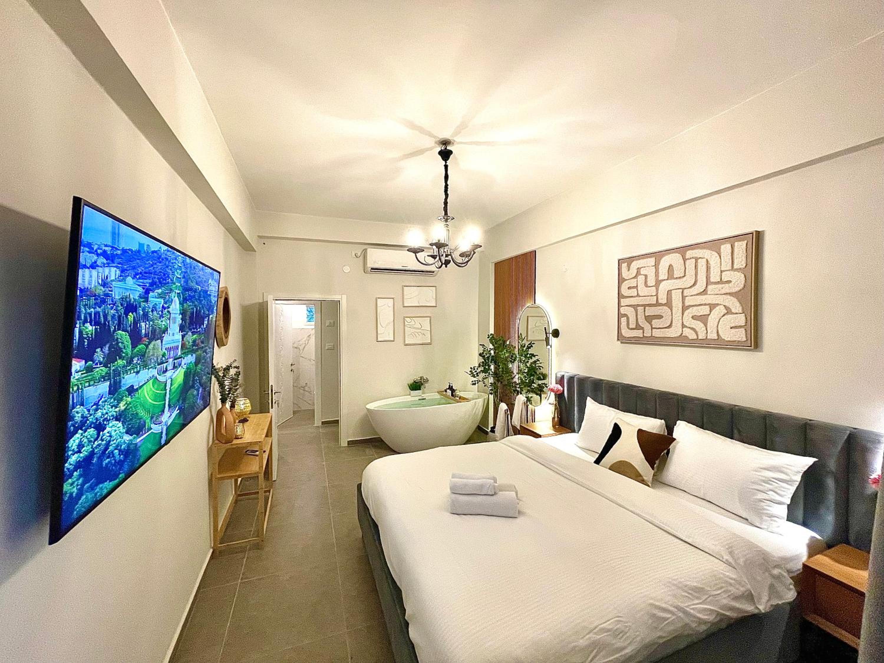 Designer Apartment with SPA complex & Jacuzzi near Bahai Garden Haifa view 4