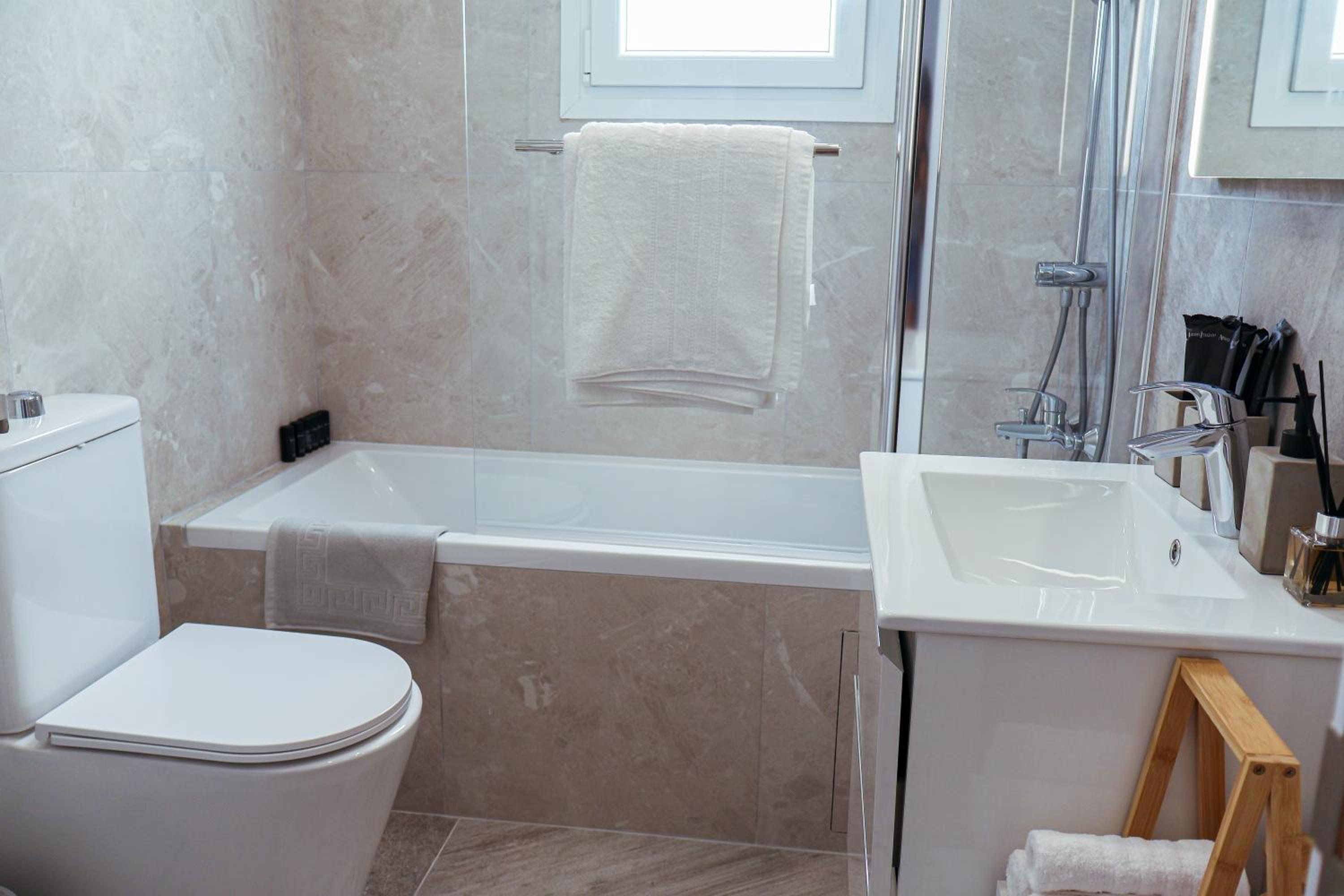 Chic 3 Bedroom Apt - Tourist Area Collection