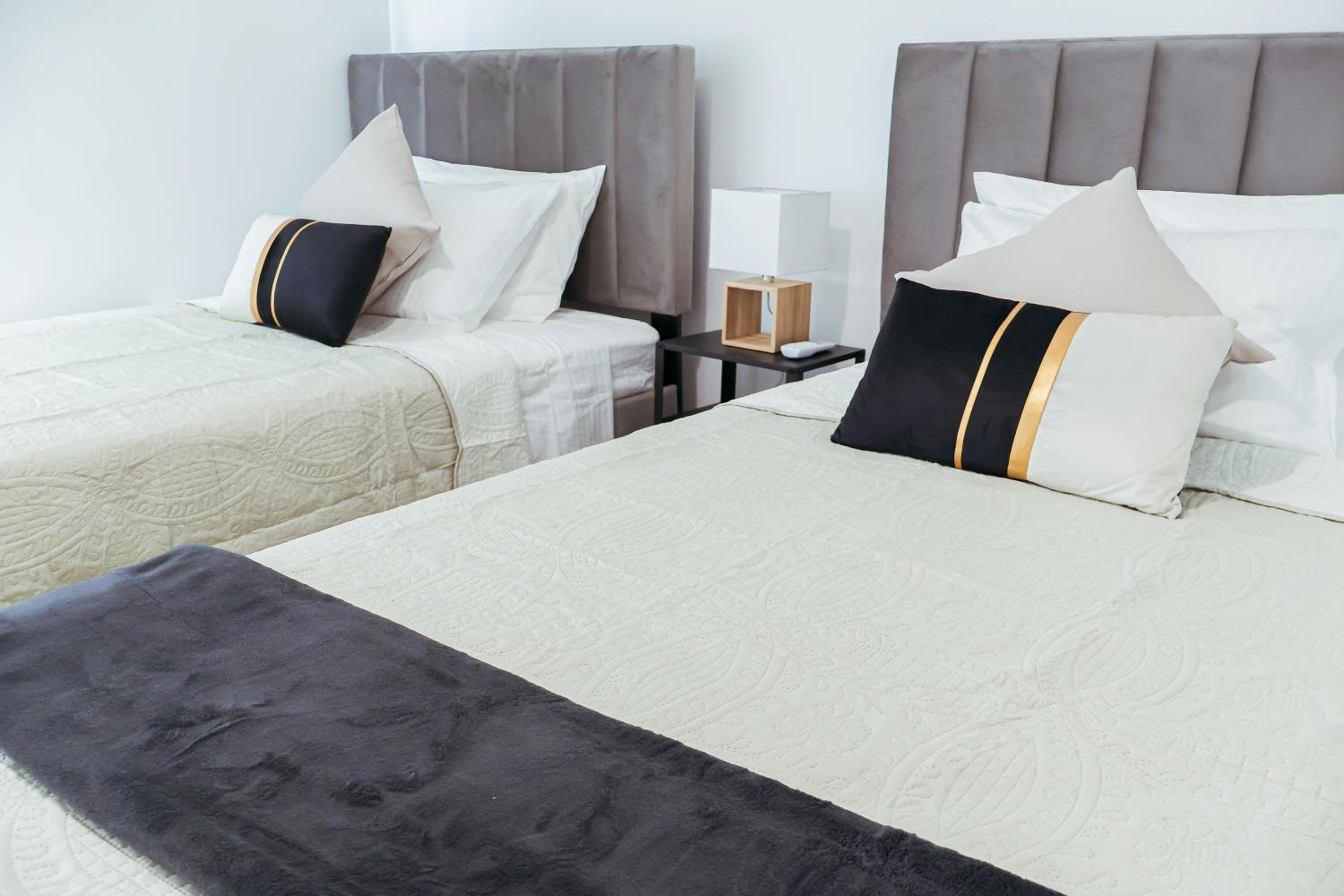 Chic 3 Bedroom Apt - Tourist Area Collection
