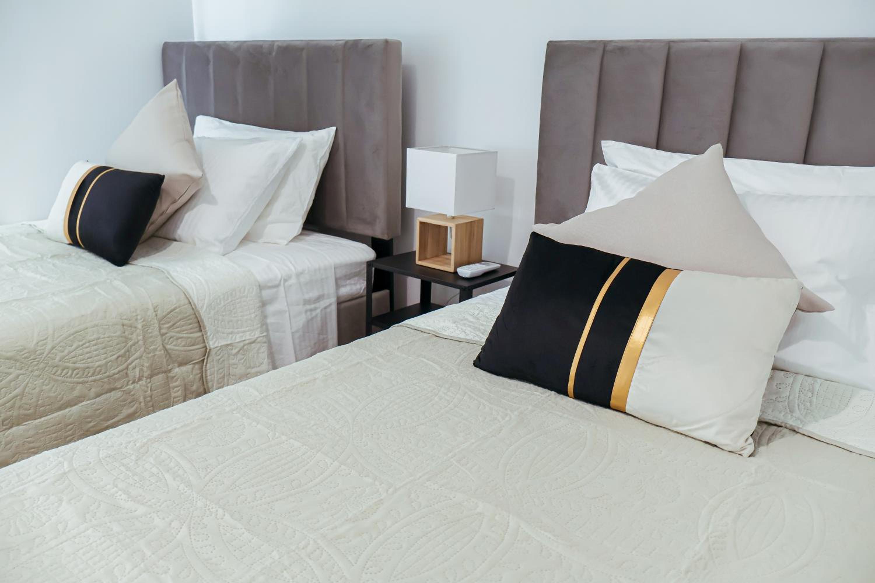 Chic 3 Bedroom Apt - Tourist Area Collection