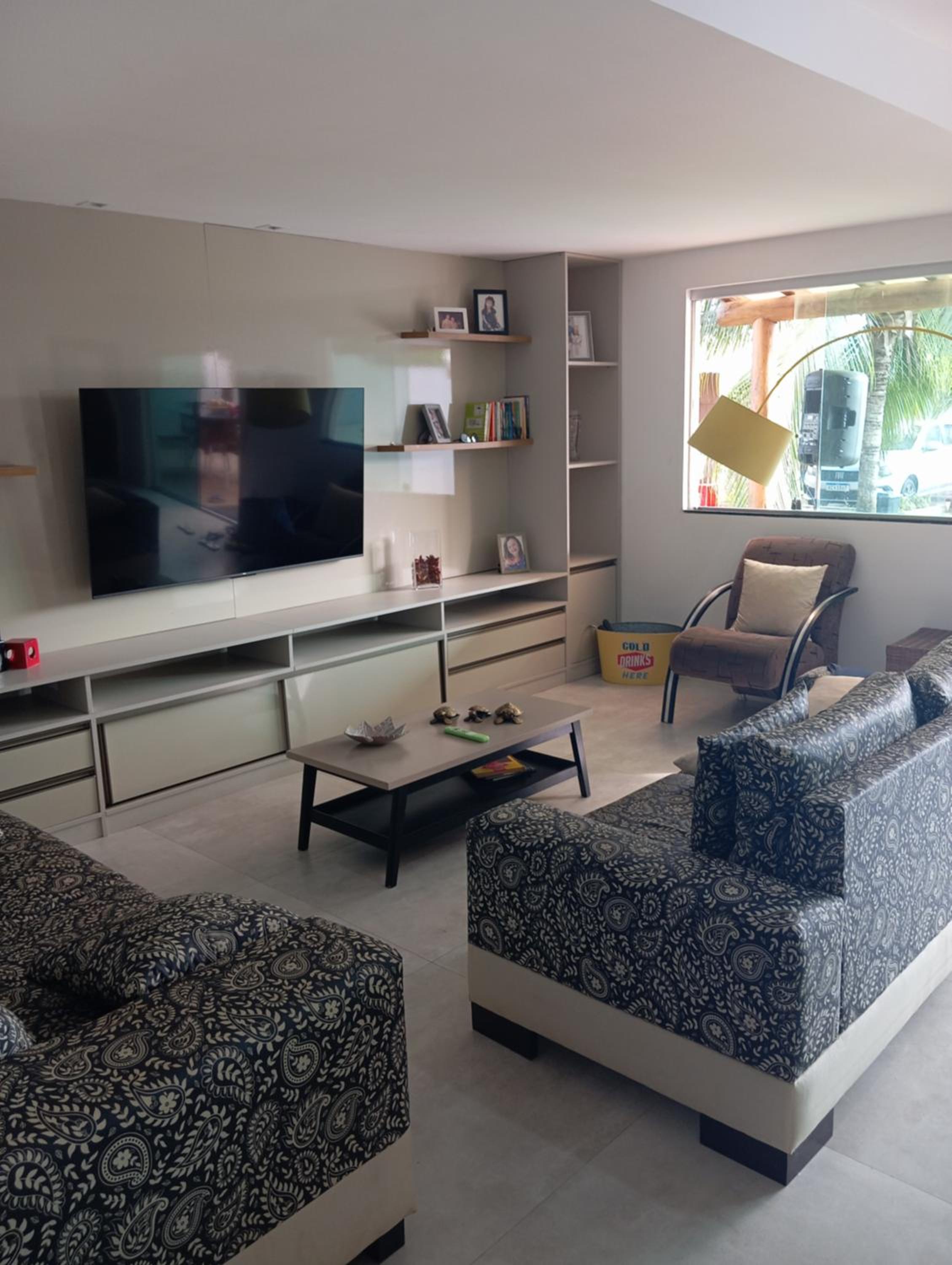 Excelente casa com Piscina