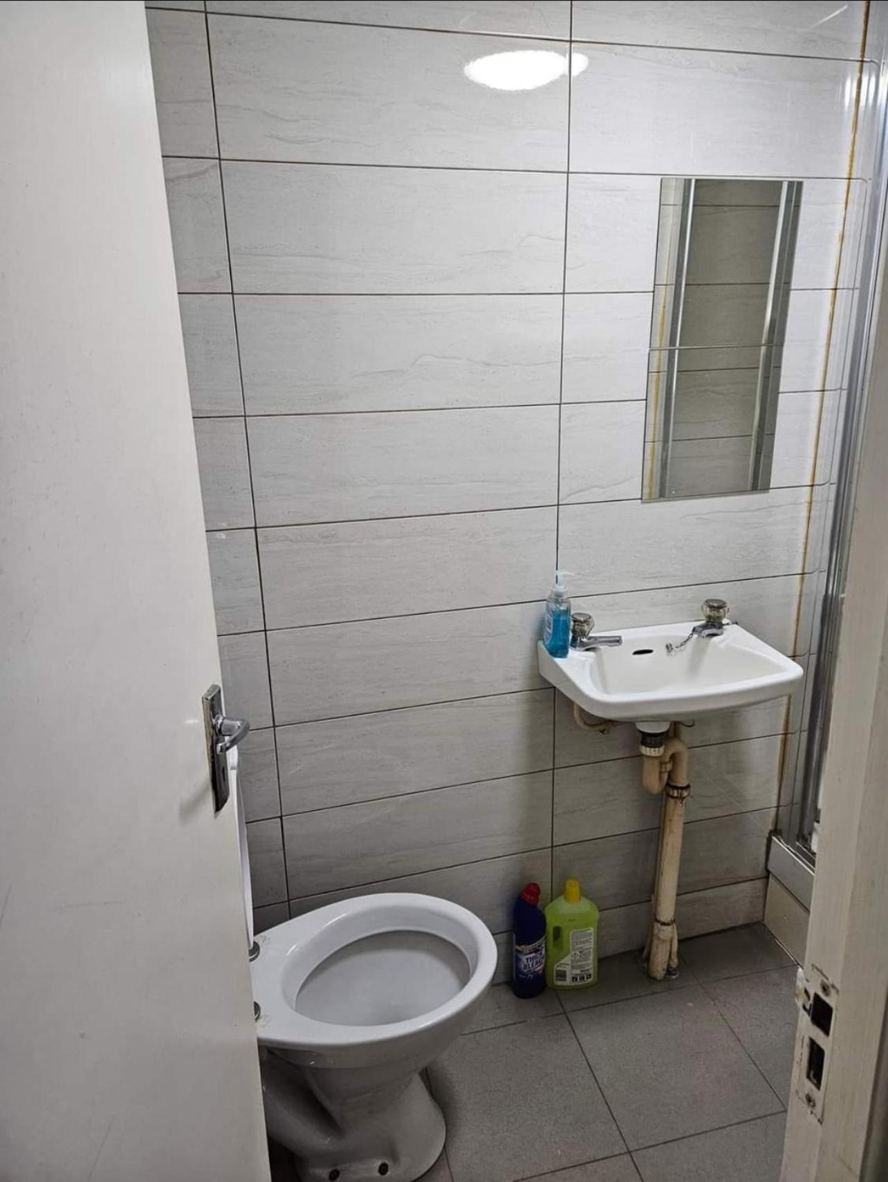 Studio apartment walks to city centre