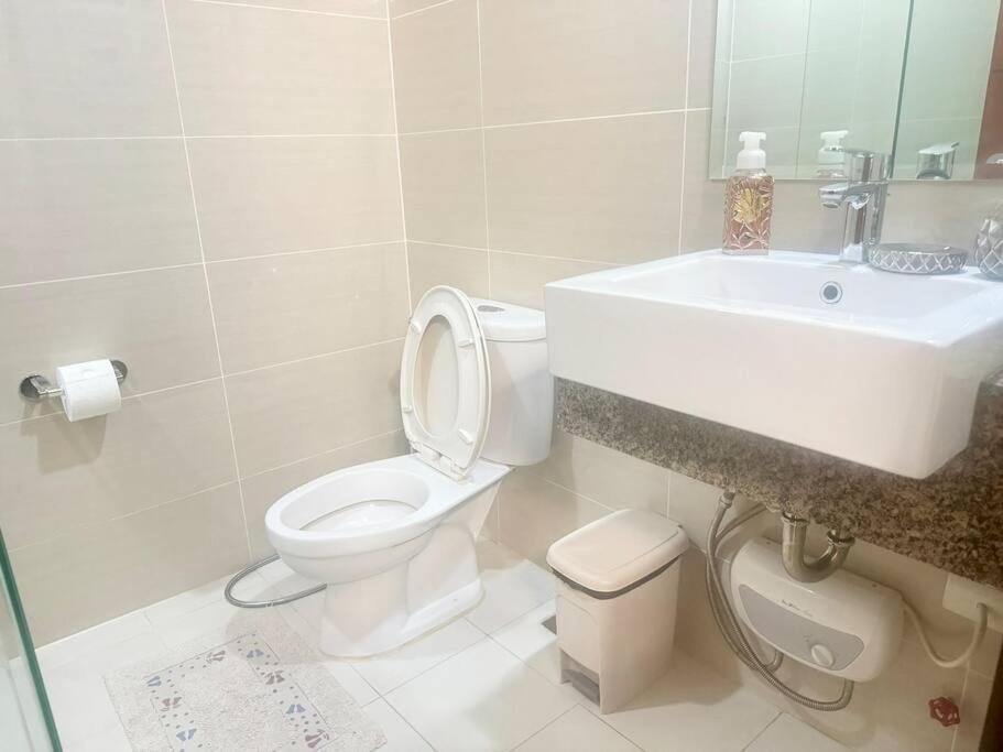 Luxurious Place in Uptown BGC view 3
