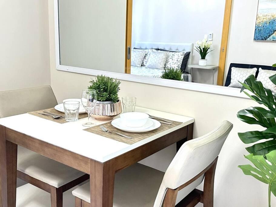 Modern Urban Escape 1BR Gem in Uptown BGC view 4