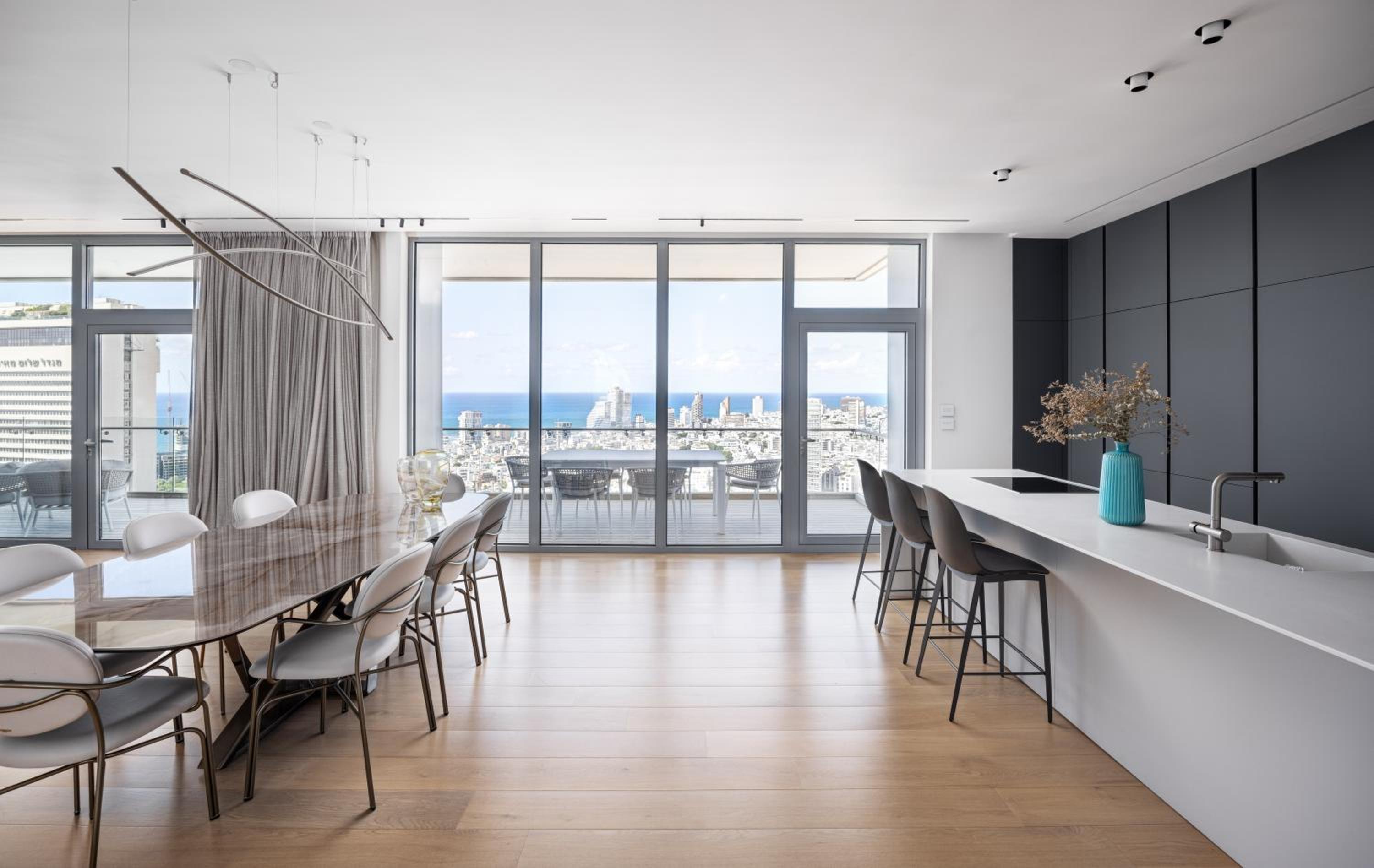 The Blvd Sky Elegant Apartment view 3