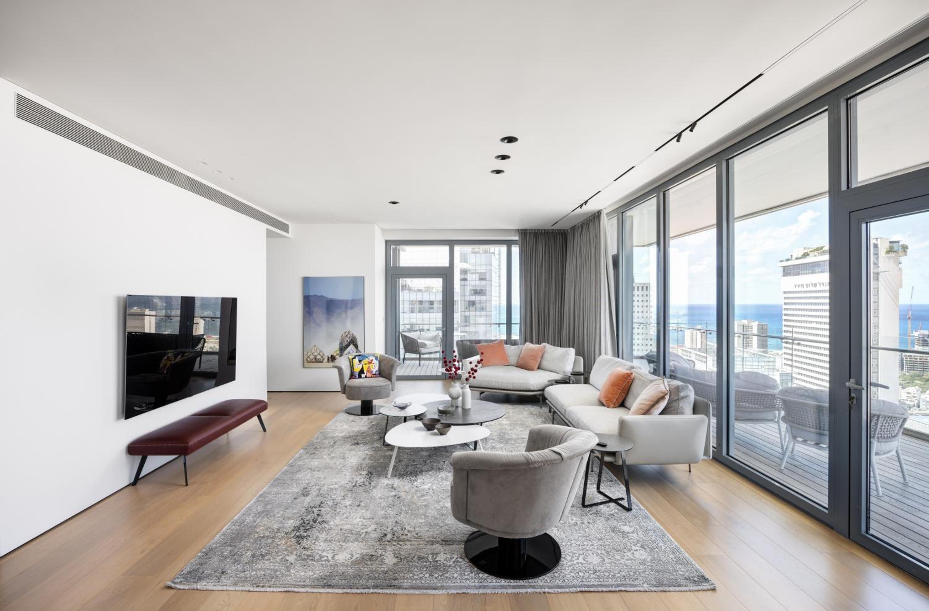 The Blvd Sky Elegant Apartment view 4