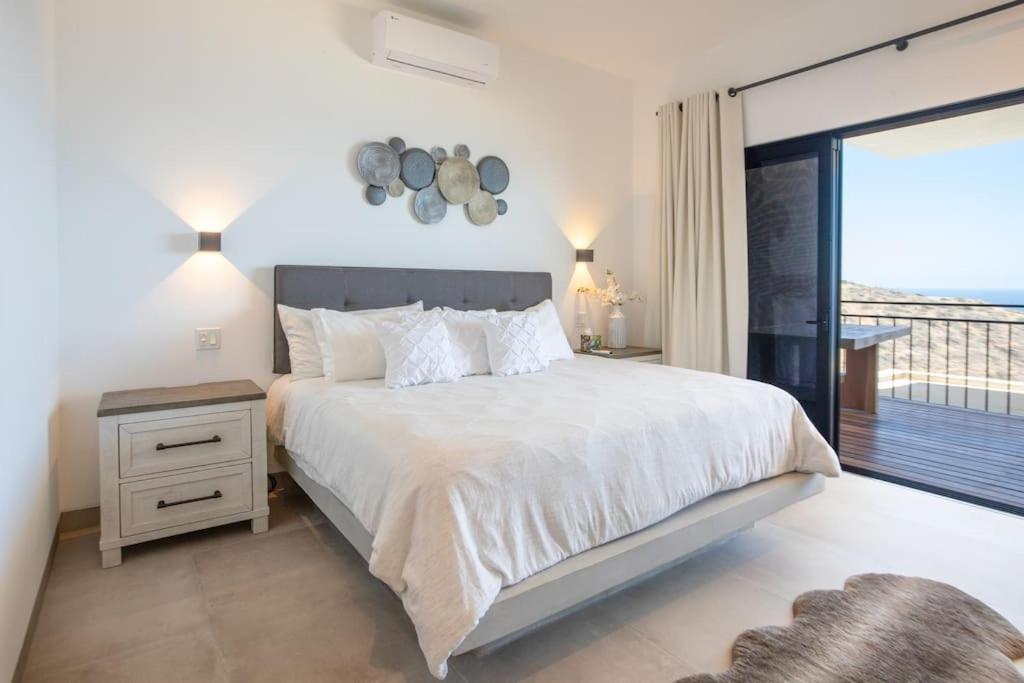 Dream Oceanfront Condo in Baja! Pool, Jacuzzis, Gym view 4
