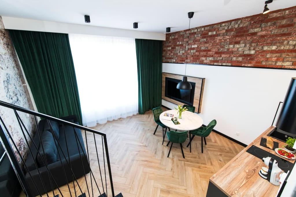 Ukiel Park 1 by RENT4YOU