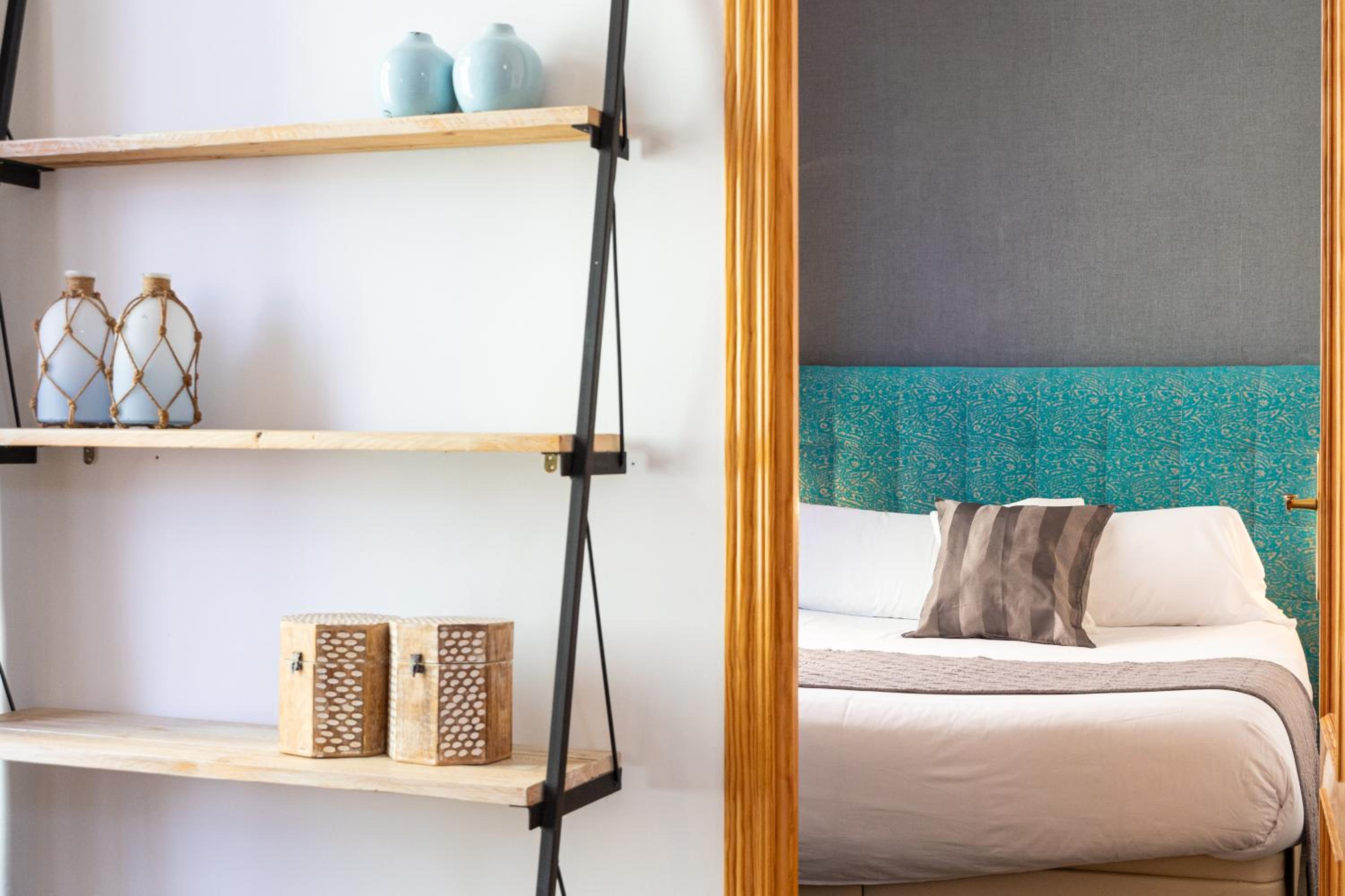 Holidays2Malaga Dos Aceras in Old Town & High Speed Wifi