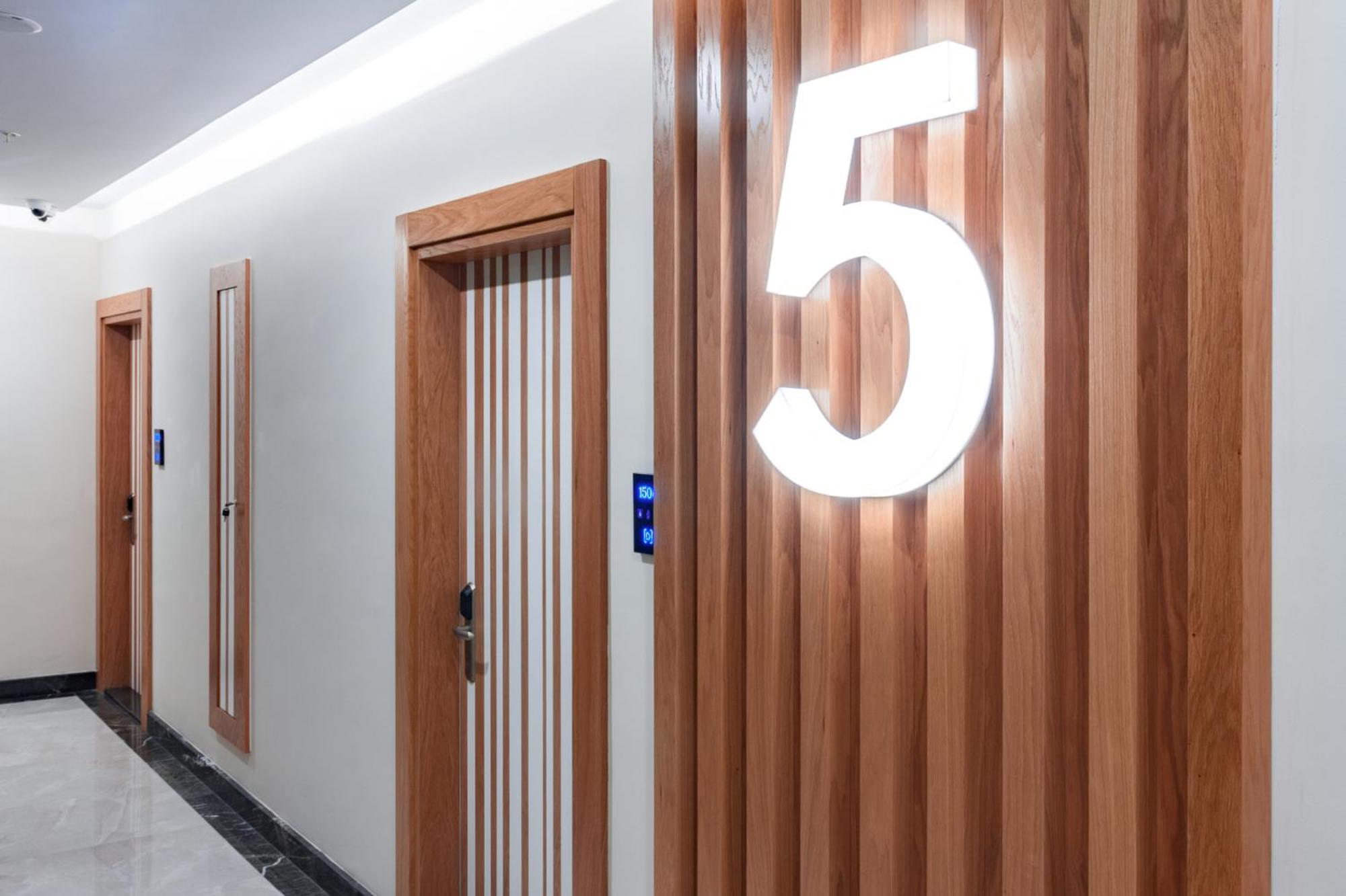 Graf Victor Otel - Image 26