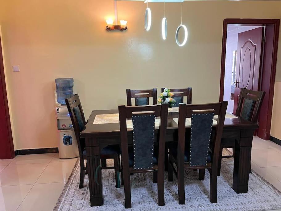 Luxurious 3-bedroom Apartment in Kilimani view 2