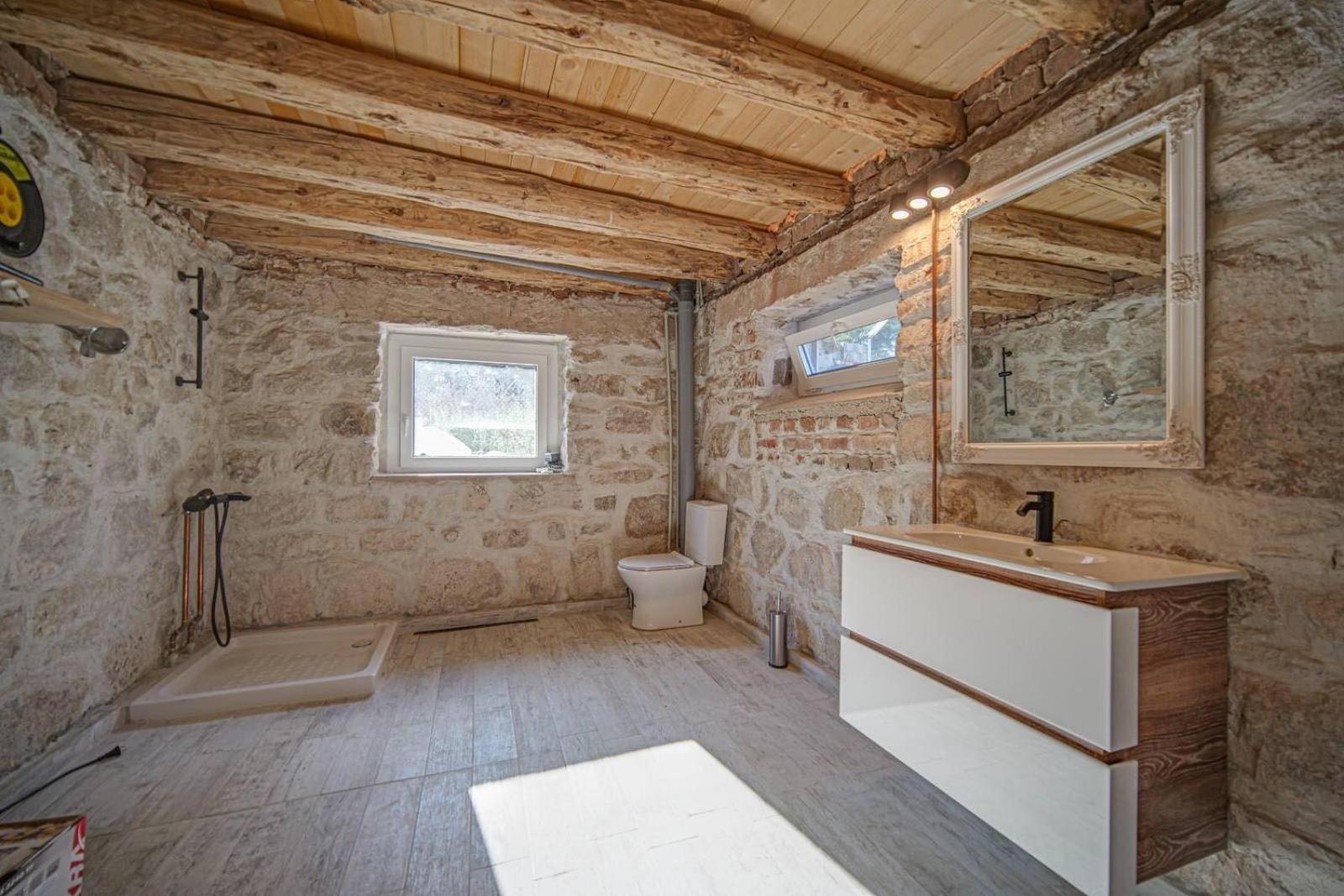Villa The Old School Plana with Hot Pool & SPA by BookVillaBG