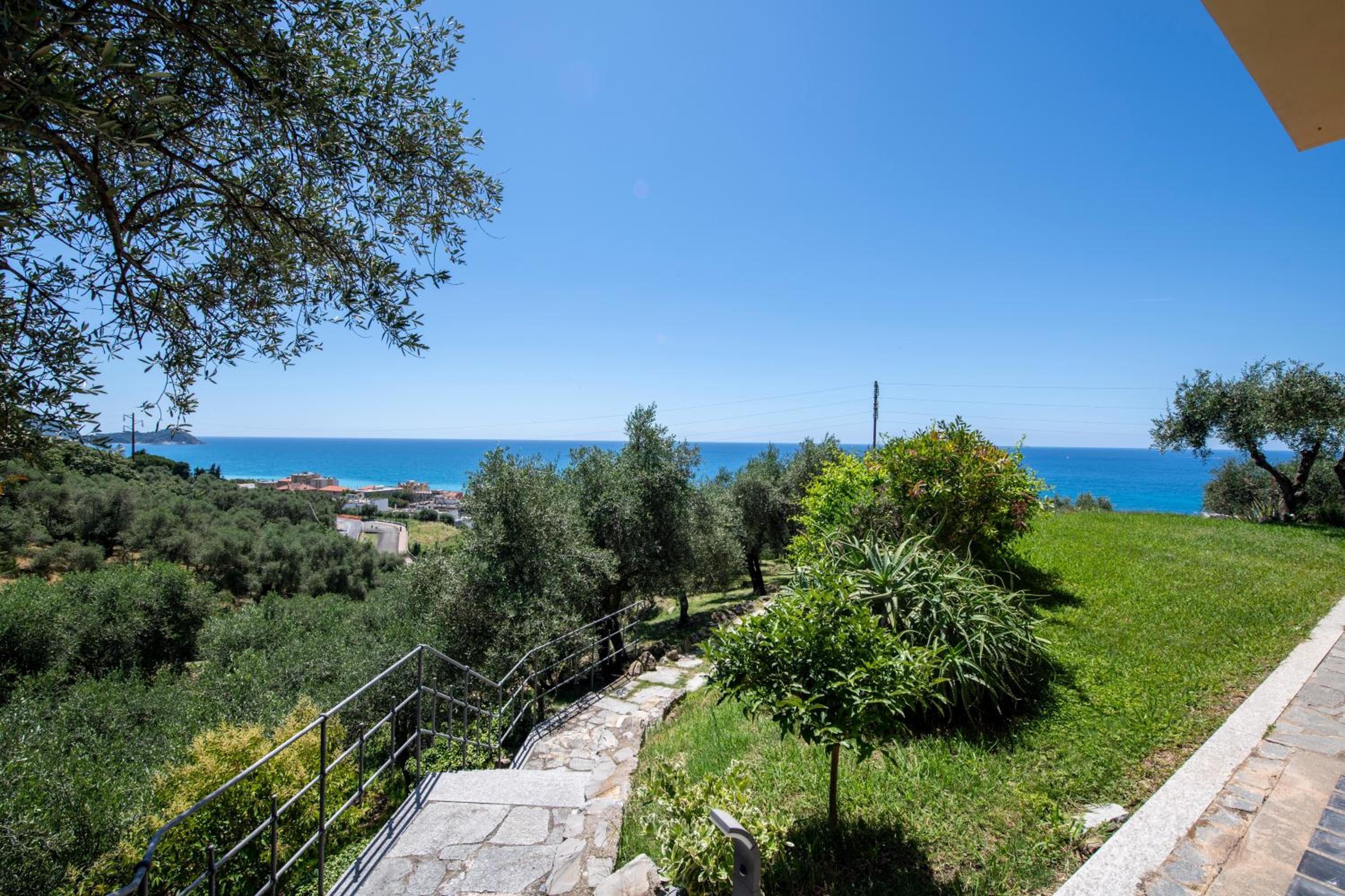 257b - Villetta Maiso - Vista Mare, Giardino e Piscina Privata a 2 minuti di auto dalle spiagge e mare - PARCHEGGIO PRIVATO INCLUSO view 4