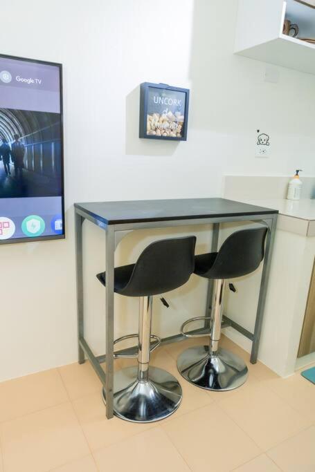 Unit 28 Mountain View Studio by Ems