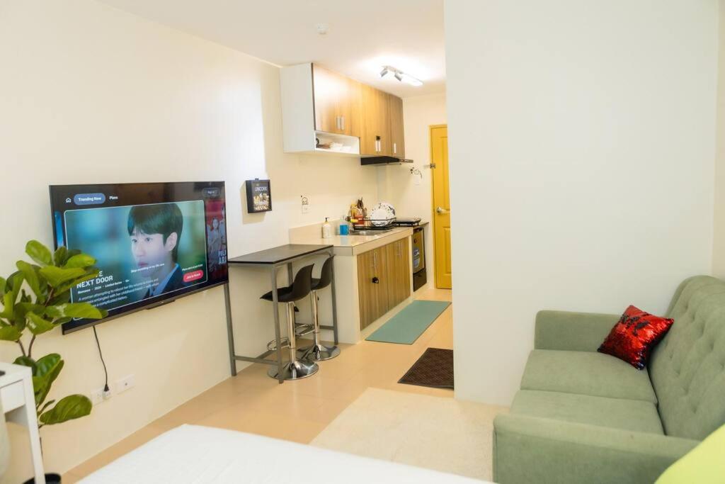 Unit 28 Mountain View Studio by Ems
