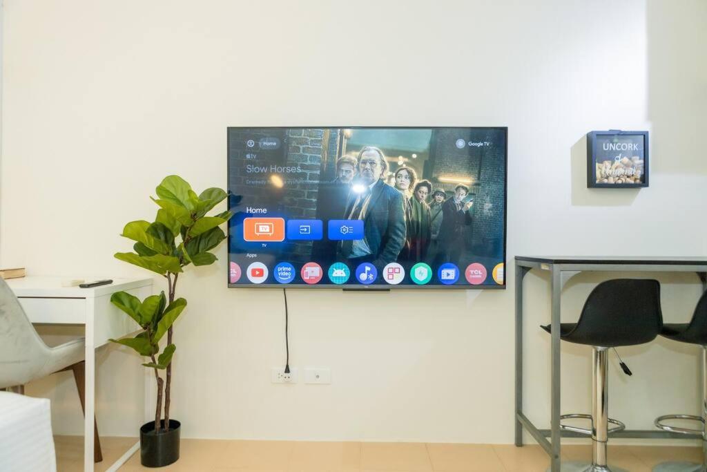 Unit 28 Mountain View Studio by Ems