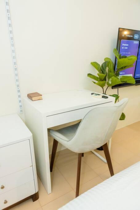 Unit 28 Mountain View Studio by Ems