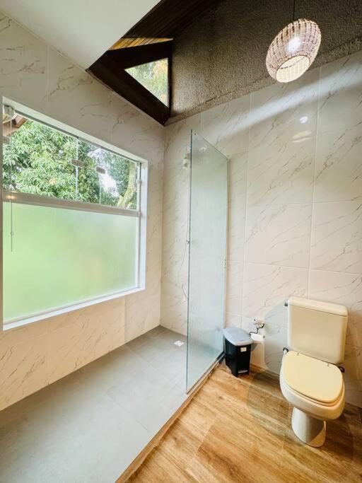 Casa Moderna Em Ilhabela Com Cachoeira