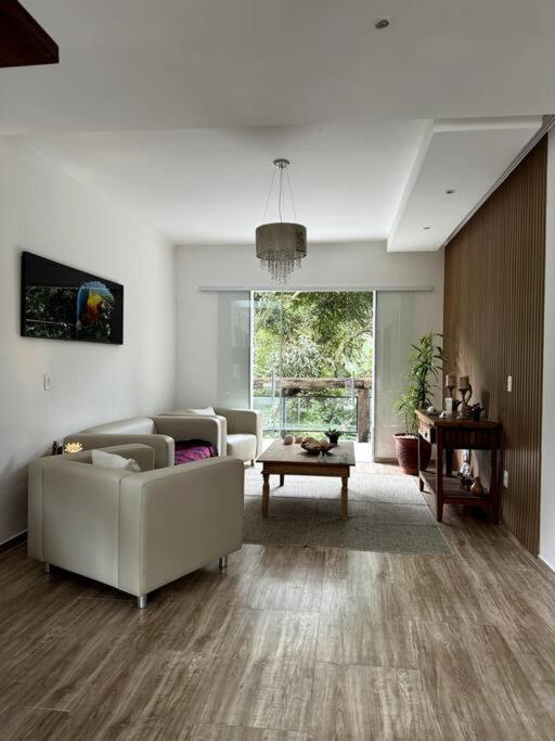 Casa Moderna Em Ilhabela Com Cachoeira