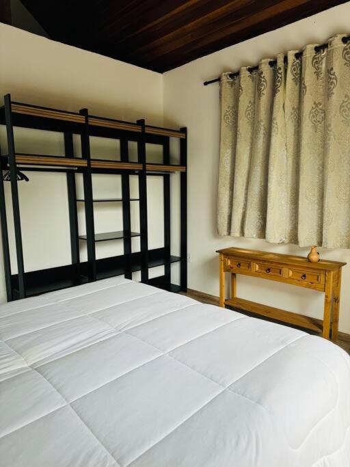 Casa Moderna Em Ilhabela Com Cachoeira