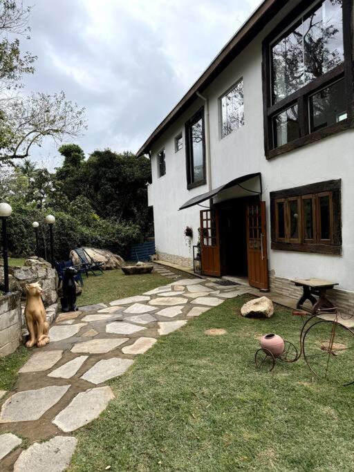 Casa Moderna Em Ilhabela Com Cachoeira