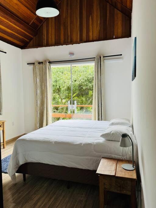 Casa Moderna Em Ilhabela Com Cachoeira