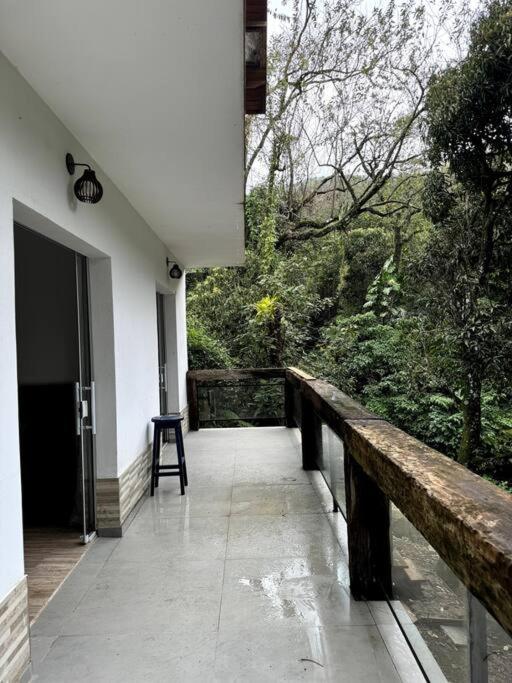 Casa Moderna Em Ilhabela Com Cachoeira