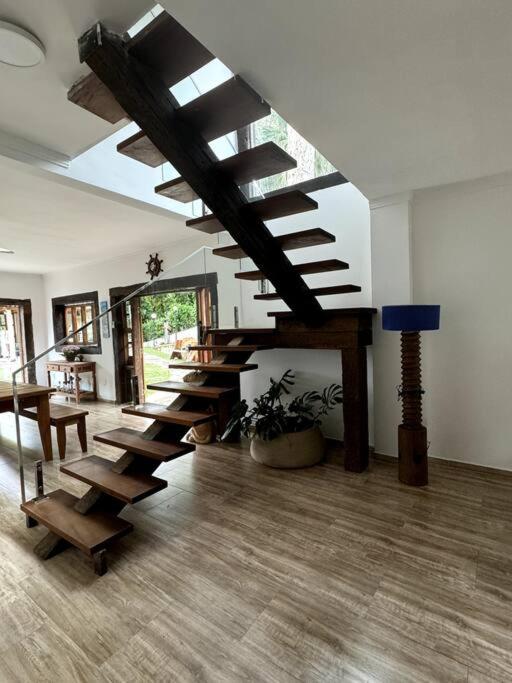 Casa Moderna Em Ilhabela Com Cachoeira