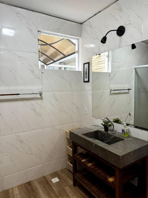 Casa Moderna Em Ilhabela Com Cachoeira