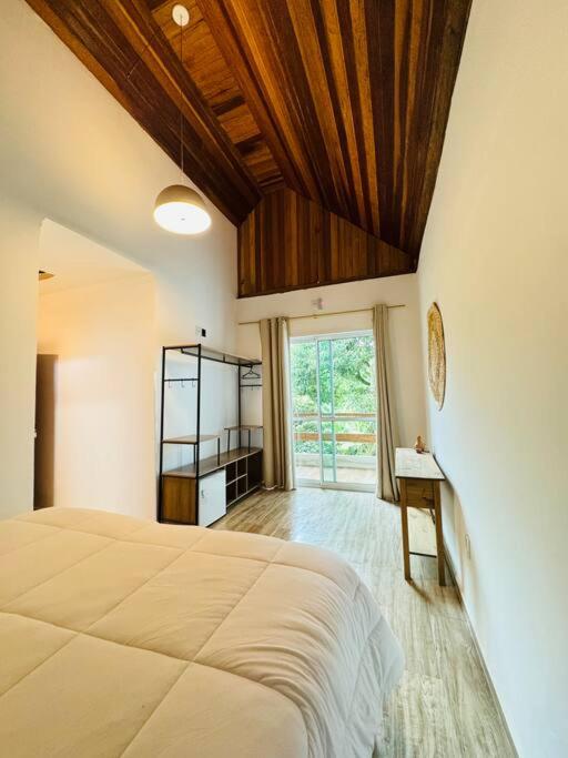 Casa Moderna Em Ilhabela Com Cachoeira