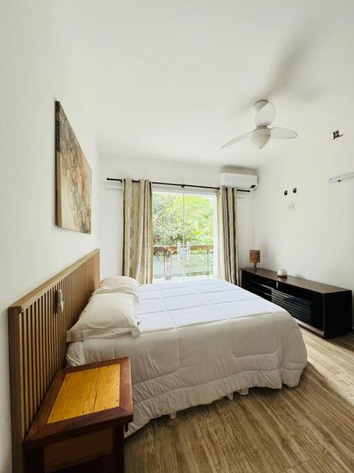 Casa Moderna Em Ilhabela Com Cachoeira