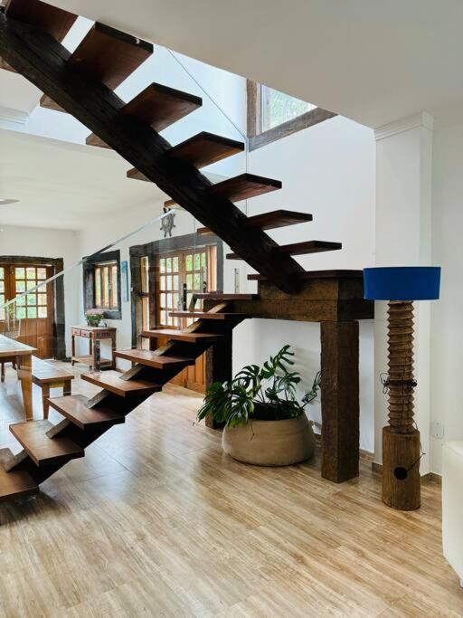 Casa Moderna Em Ilhabela Com Cachoeira
