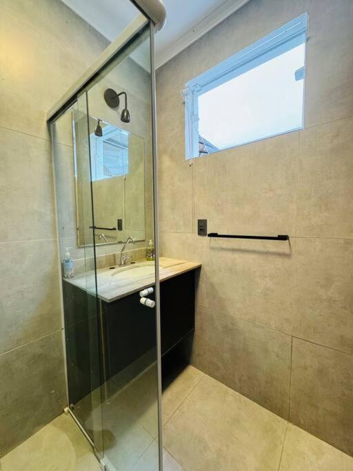 Casa Moderna Em Ilhabela Com Cachoeira