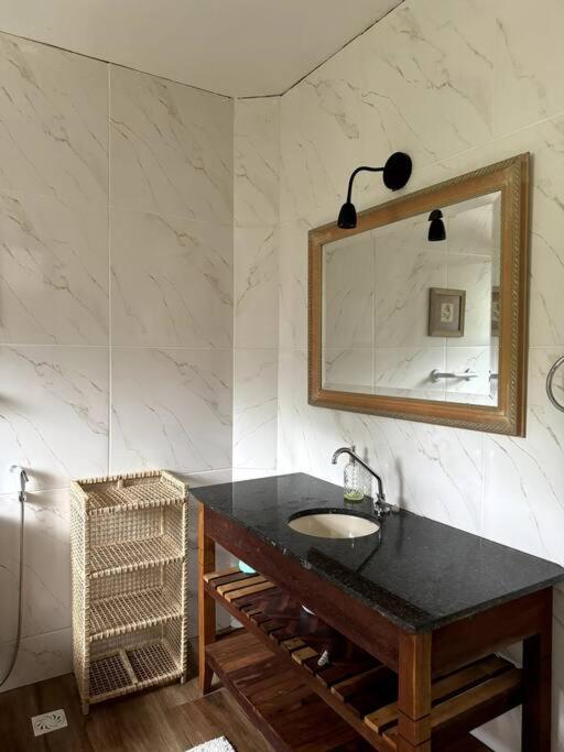 Casa Moderna Em Ilhabela Com Cachoeira
