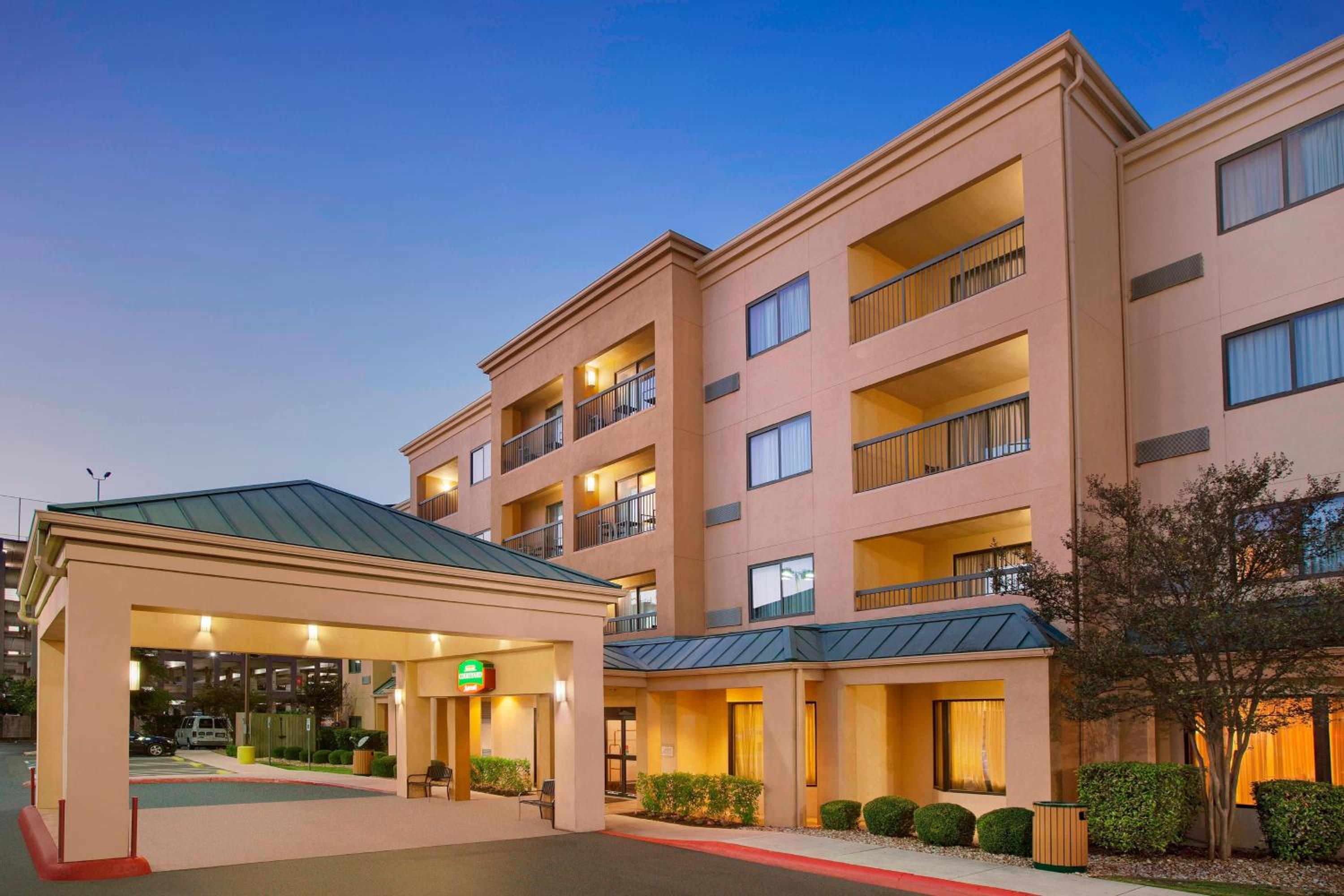 Hotel Courtyard by Marriott San Antonio Airport/North Star Mall - Image 1