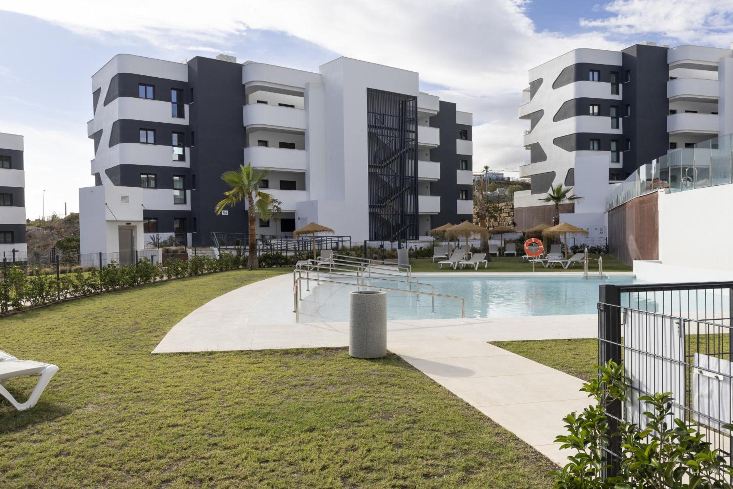 Elegant Luxury Suite with Terrace in Higueron
