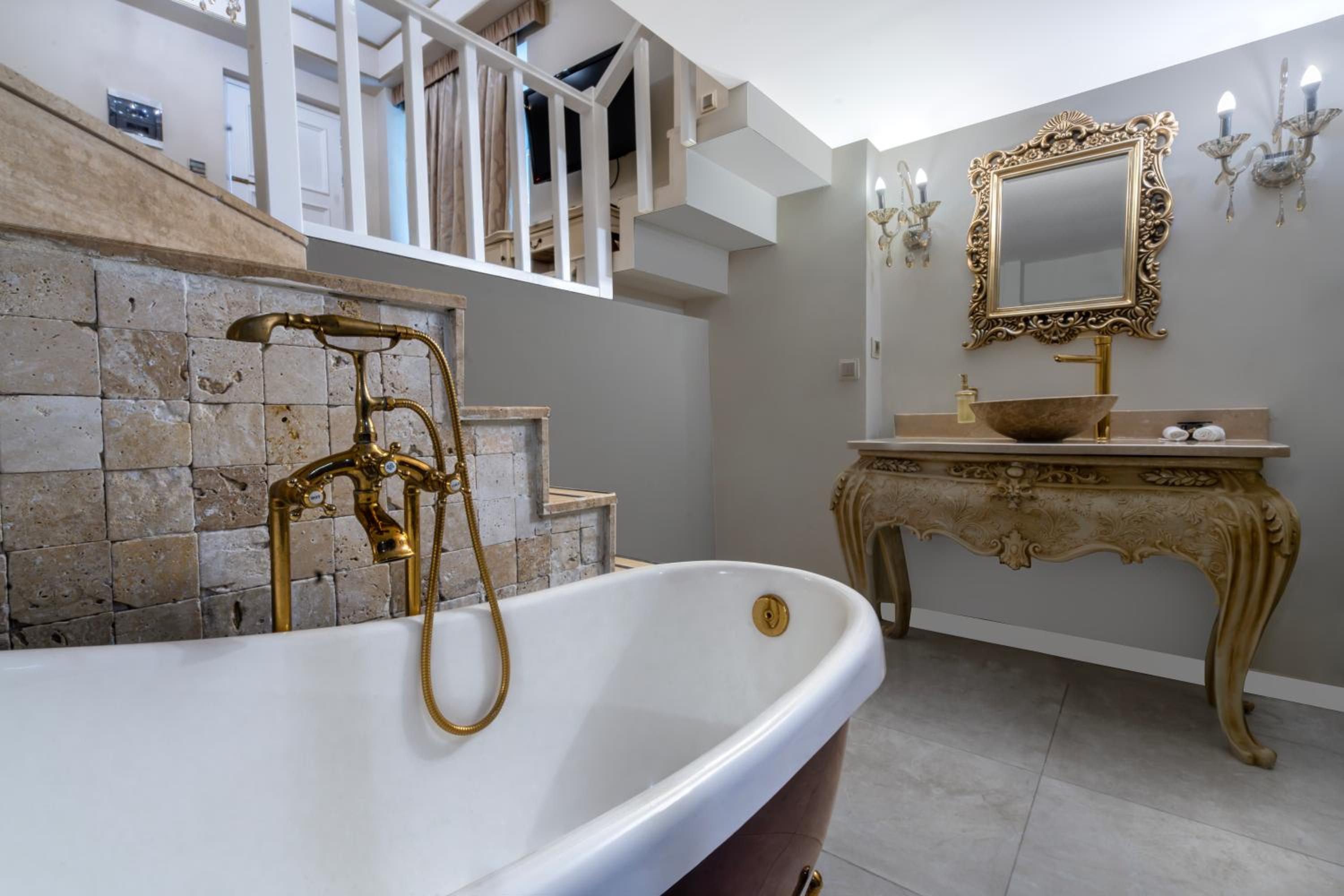 Elegance East Hotel - Image 25