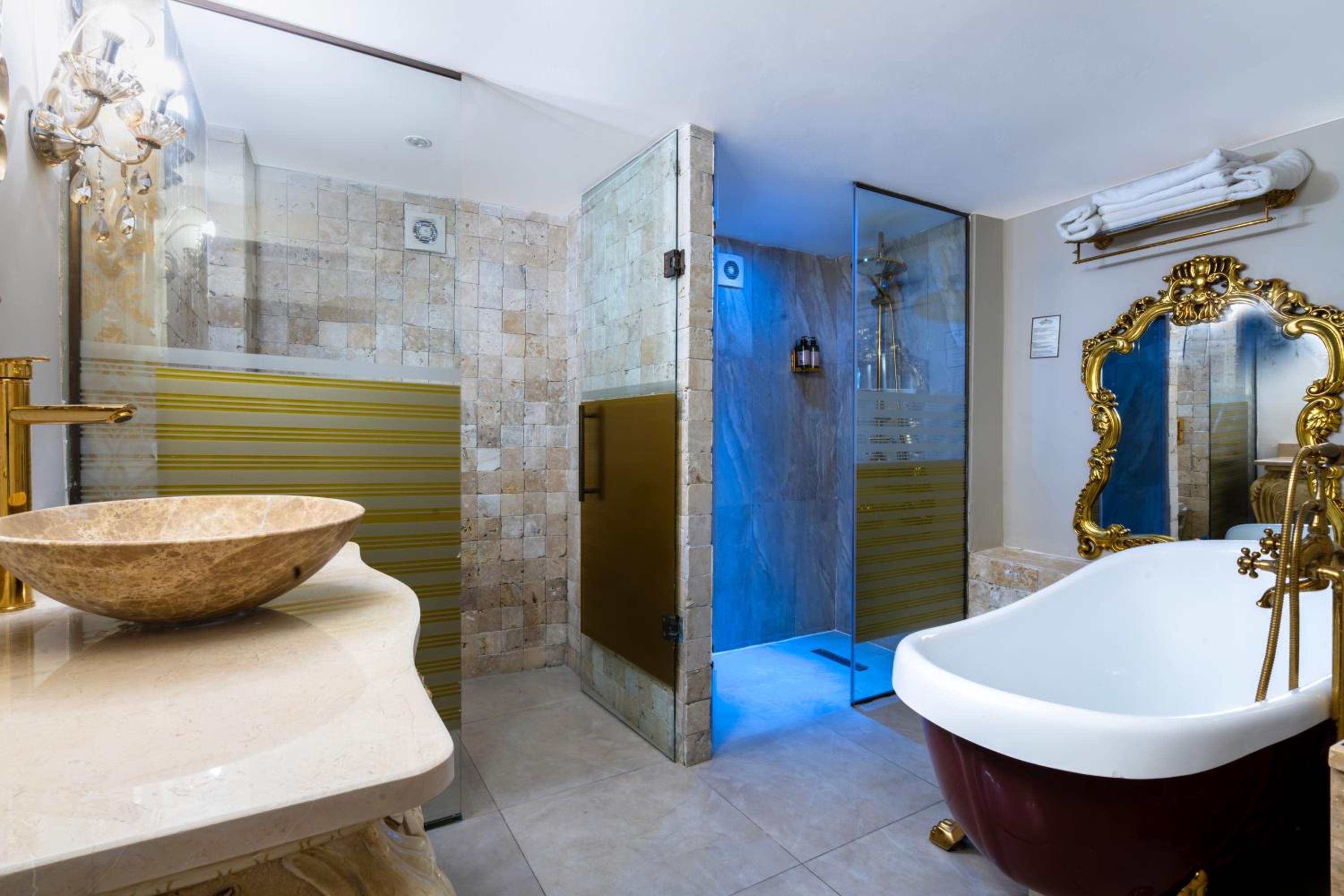 Elegance East Hotel - Image 27