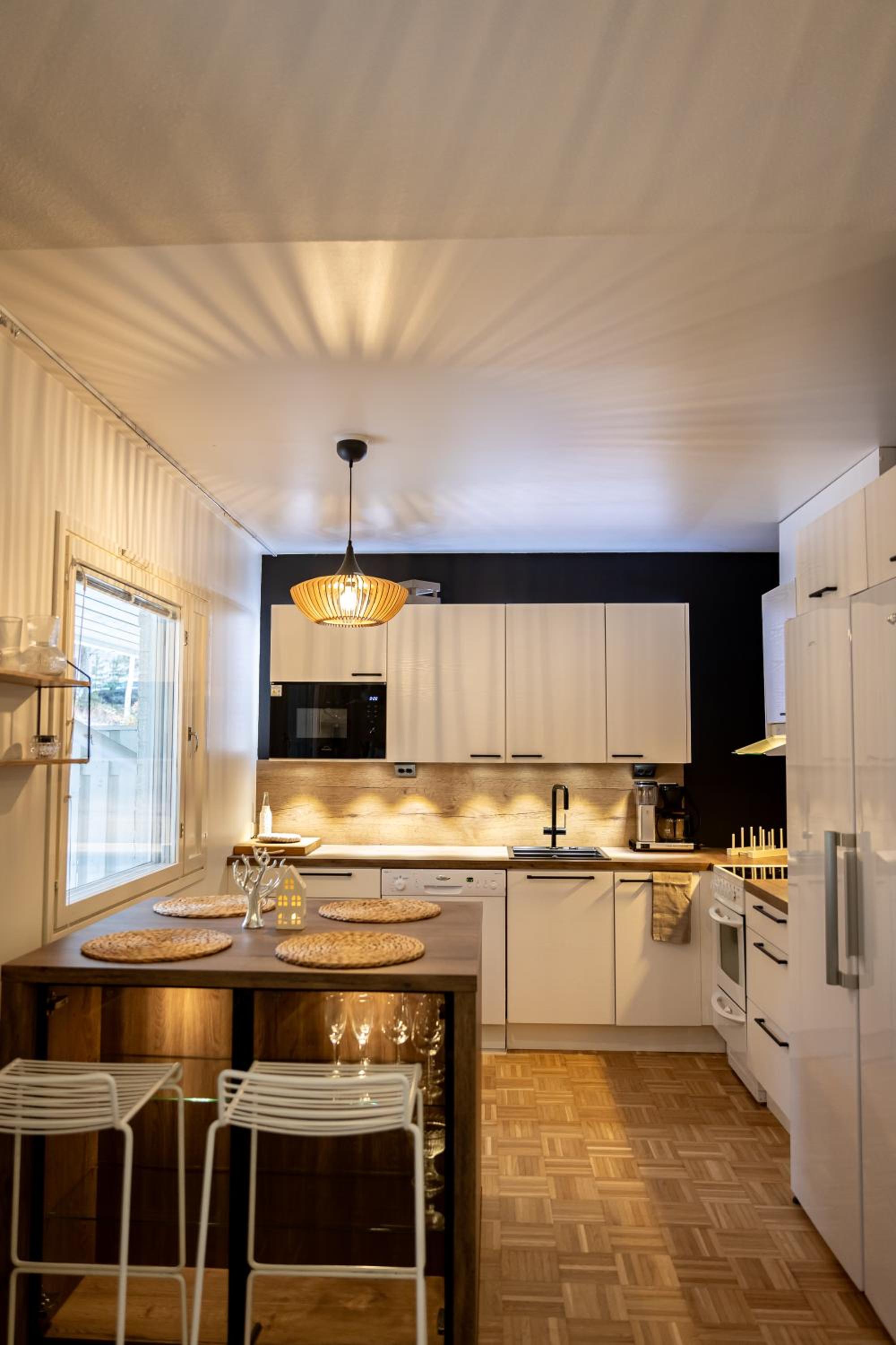 Aurora Chalet with Sauna by Booklapland