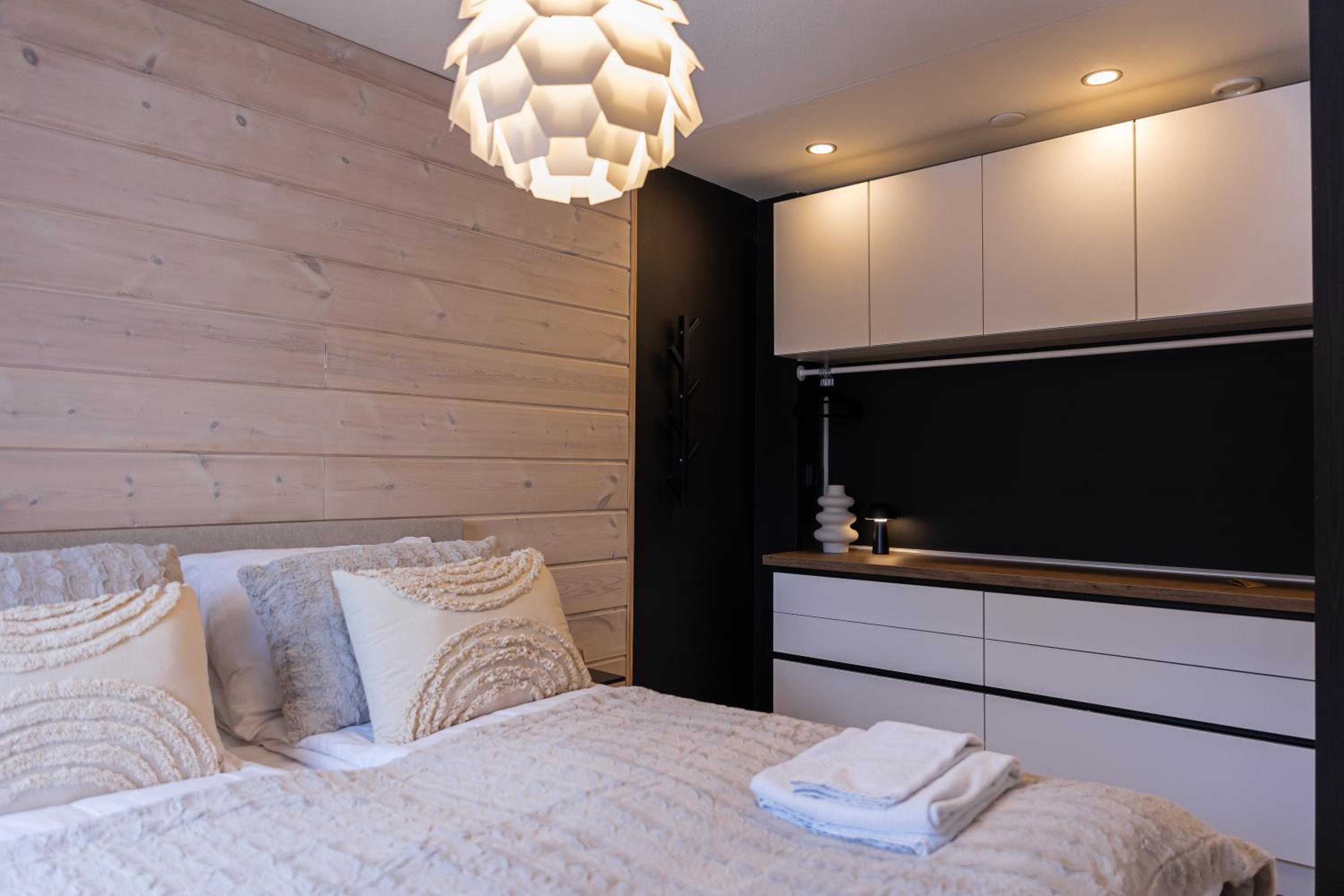 Aurora Chalet with Sauna by Booklapland