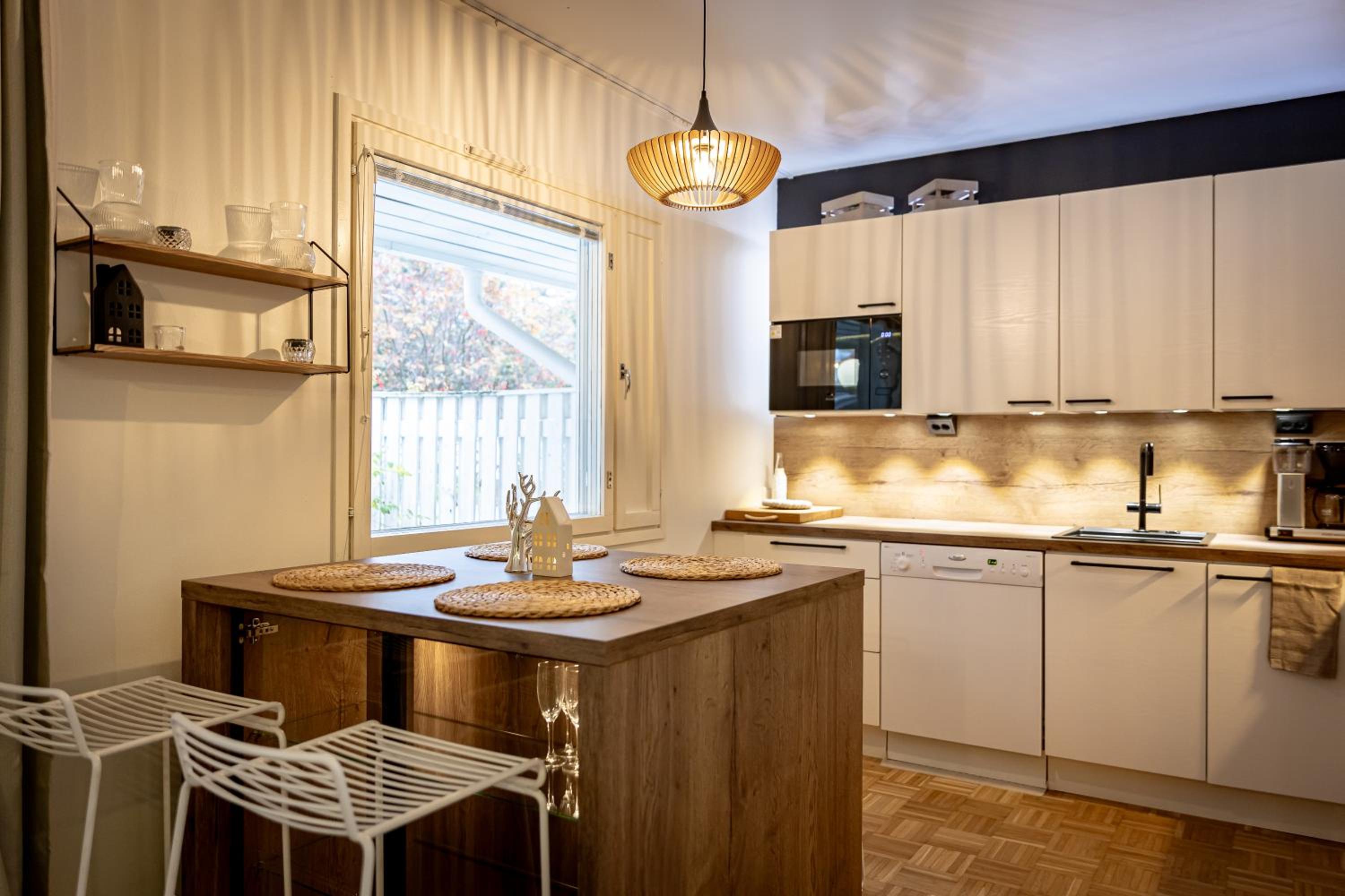 Aurora Chalet with Sauna by Booklapland