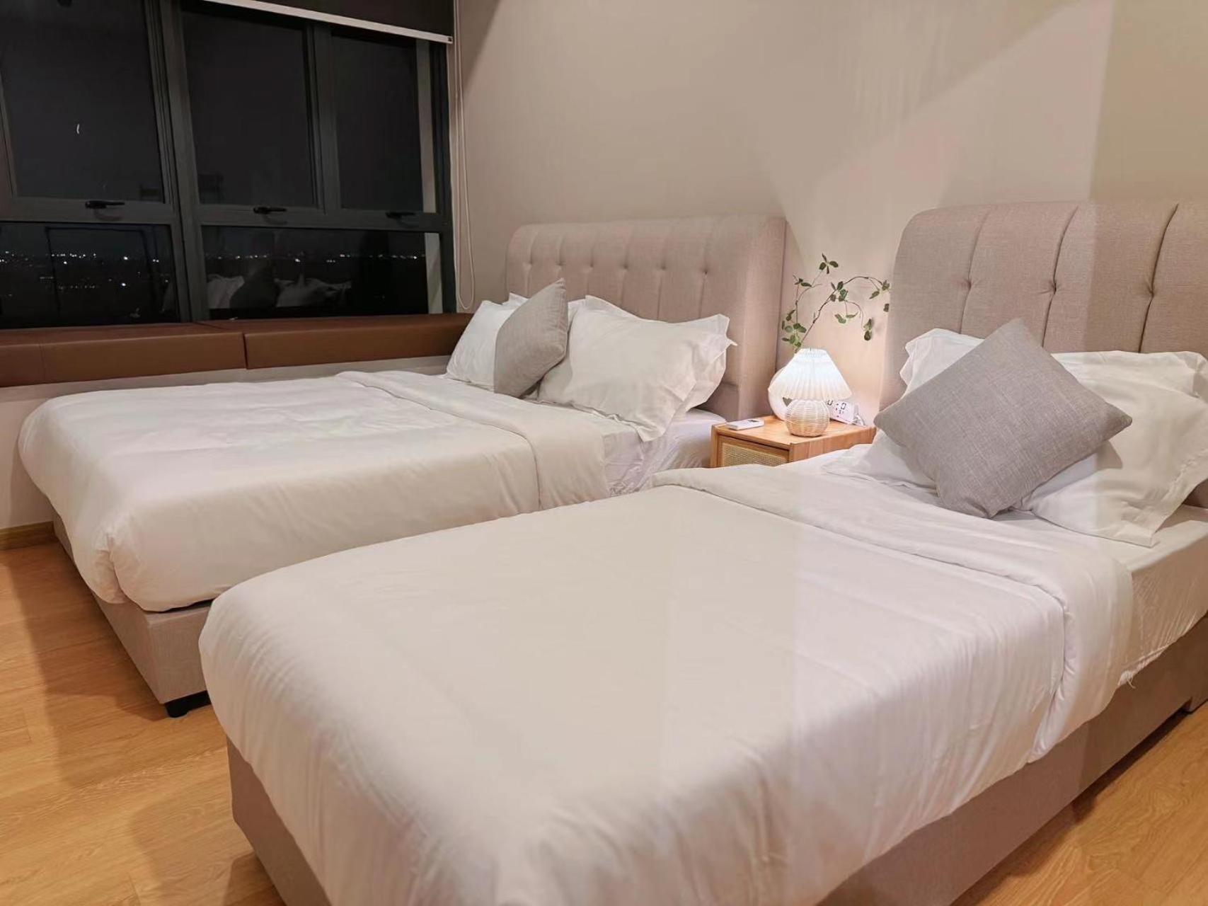 Muji Full Seaview Royal Strand with 2CarParks FOC Netflix Access and Youtube Premium 3Beds 3Bath for 6-12pax by Minshuku