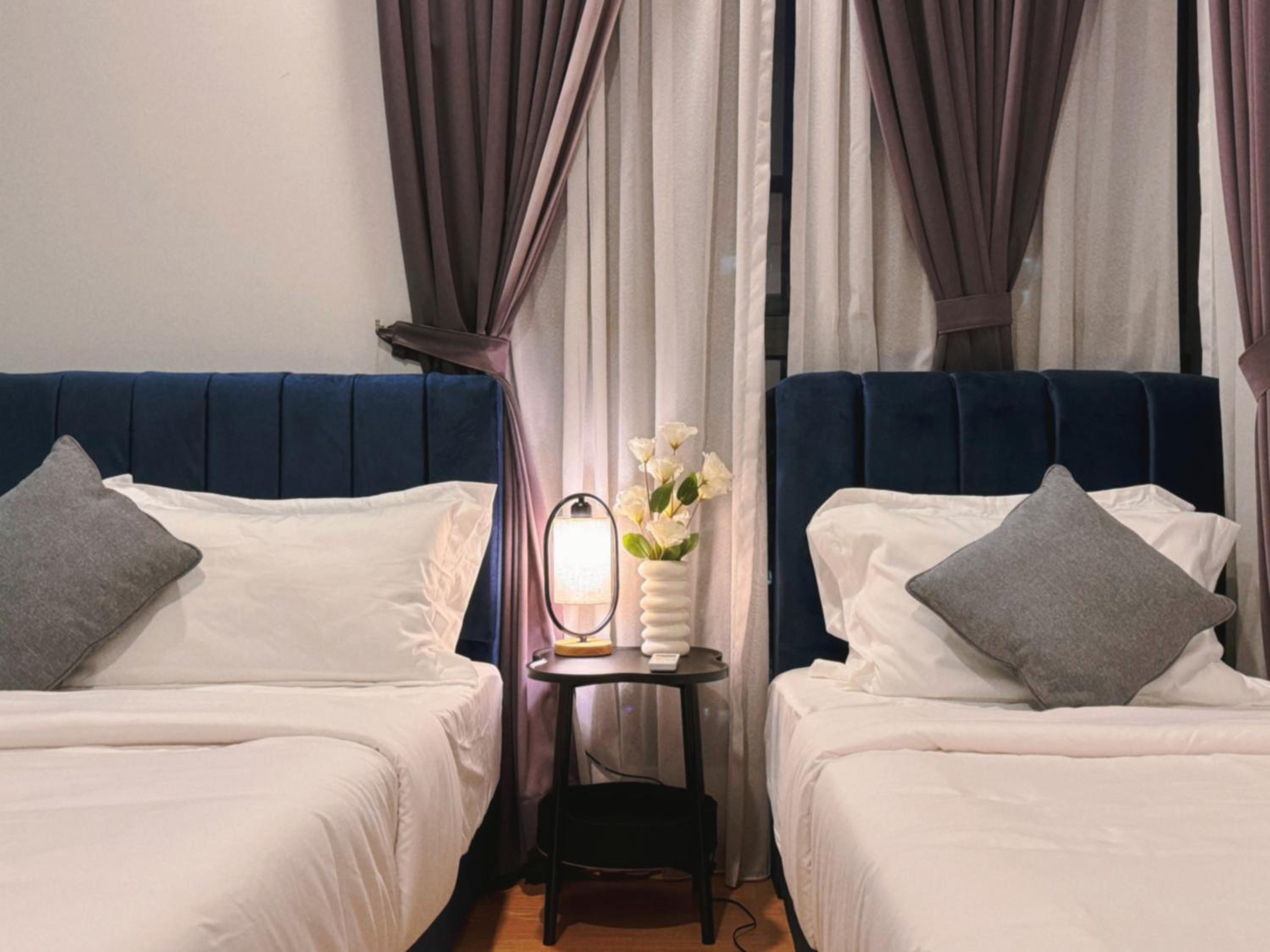Muji Full Seaview Royal Strand with 2CarParks FOC Netflix Access and Youtube Premium 3Beds 3Bath for 6-12pax by Minshuku