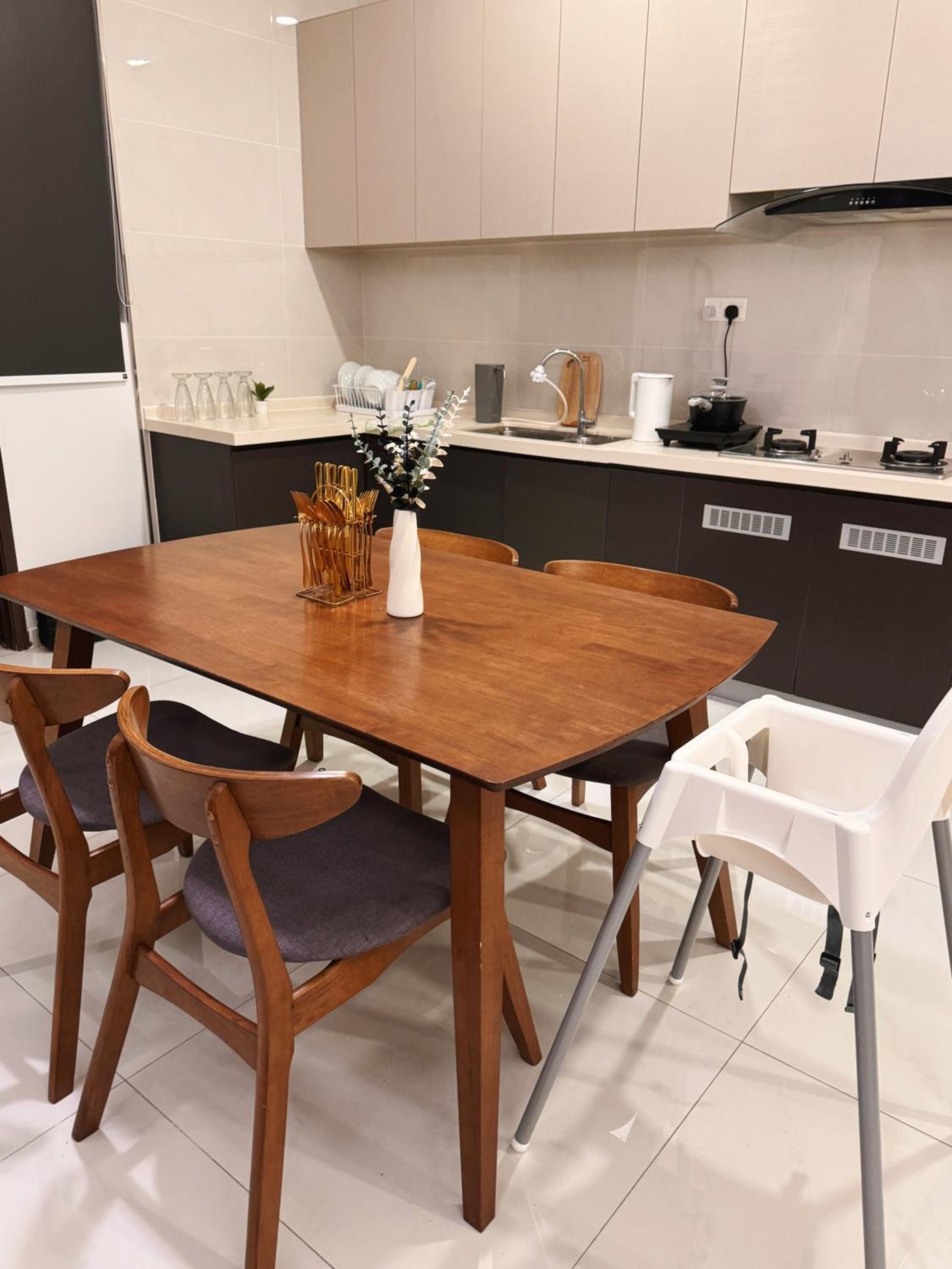 Muji Full Seaview Royal Strand with 2CarParks FOC Netflix Access and Youtube Premium 3Beds 3Bath for 6-12pax by Minshuku