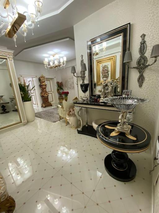 Luxurious apartment in center