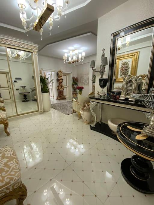 Luxurious apartment in center