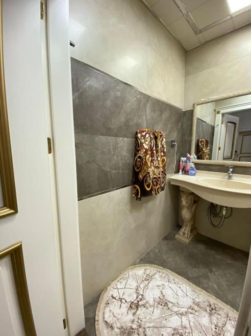 Luxurious apartment in center
