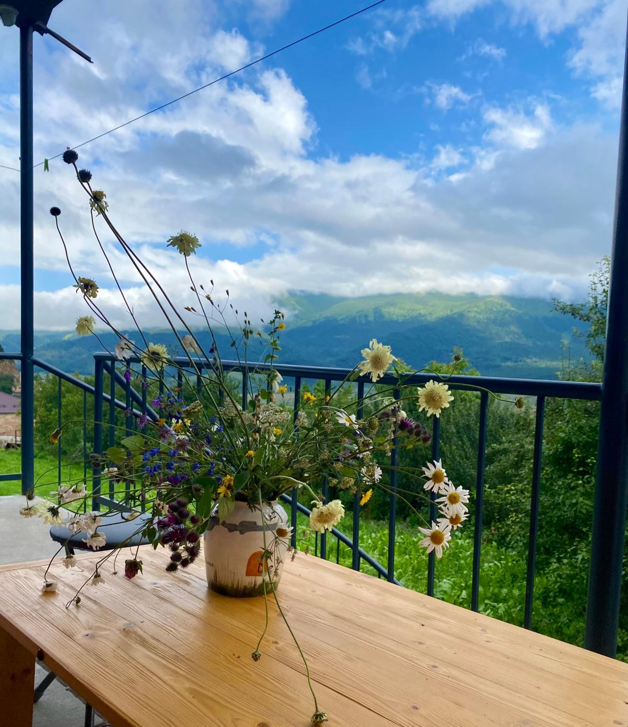 Dez Guest House with Mountain View