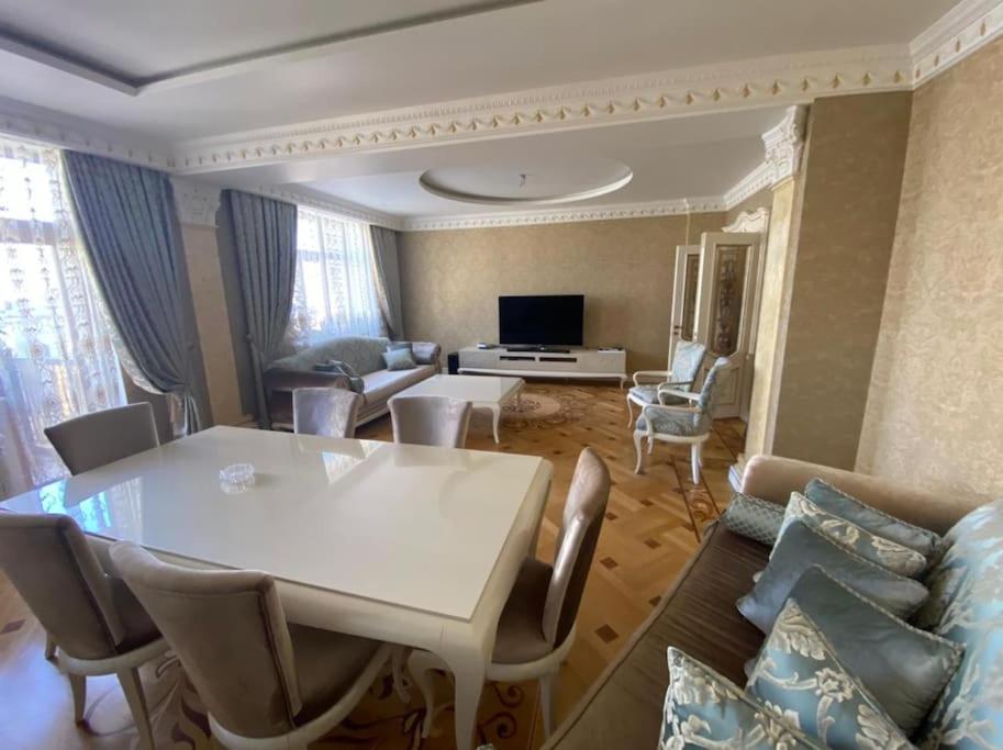Two-Bedroom Deluxe Apartment with Balcony